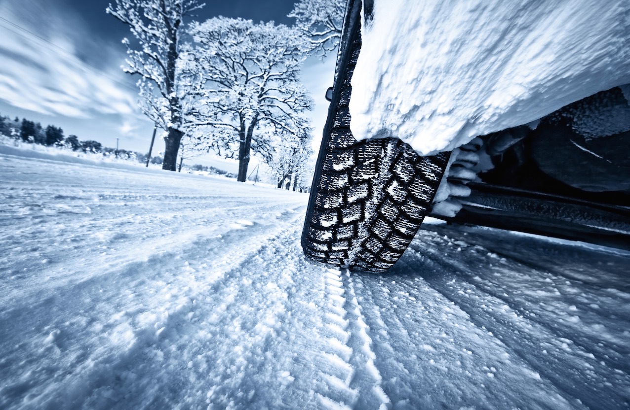 chaînes à neige ou pneus hiver